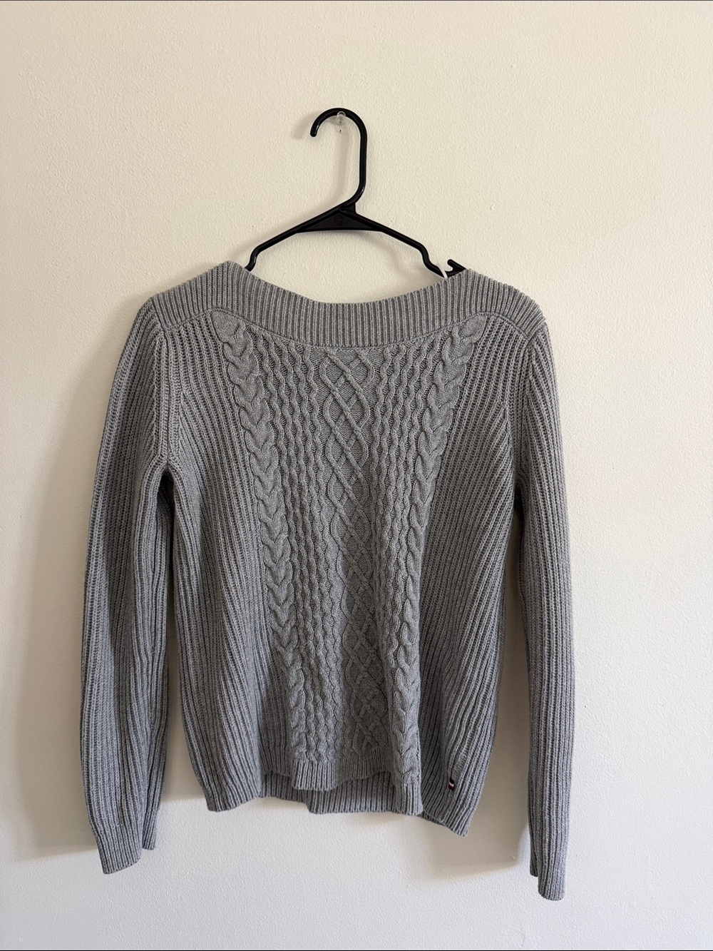 Classic Cable Knit Women's Sweater - Light Gray